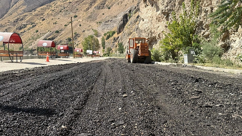 Keban Belediyesi Fırat Sahili'nde çalışmalarını sürdürüyor