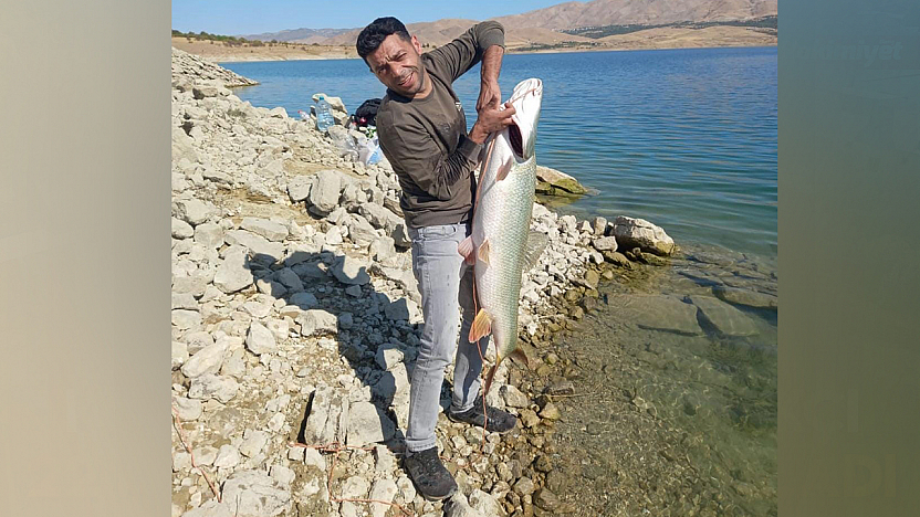Keban'da amatör balıkçı 22 kiloluk turna yakaladı