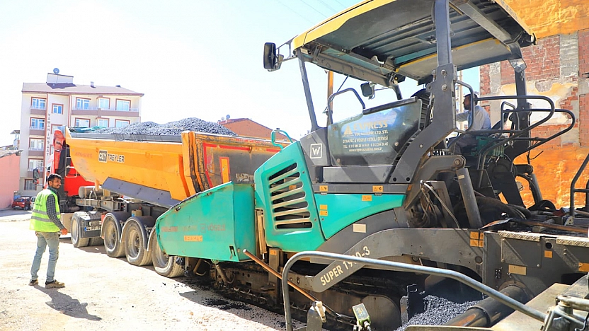 Elazığ'ın Kültür Mahallesi'nde yollar yenileniyor