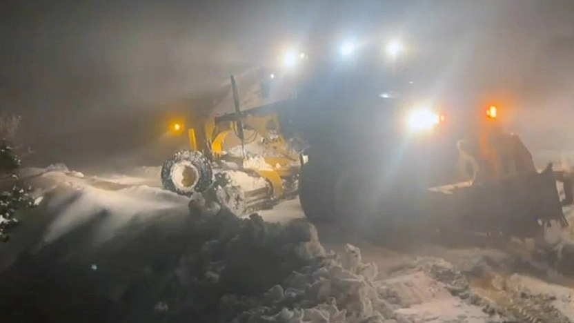 Mahsur kalan araç ekipler tarafından kurtarıldı