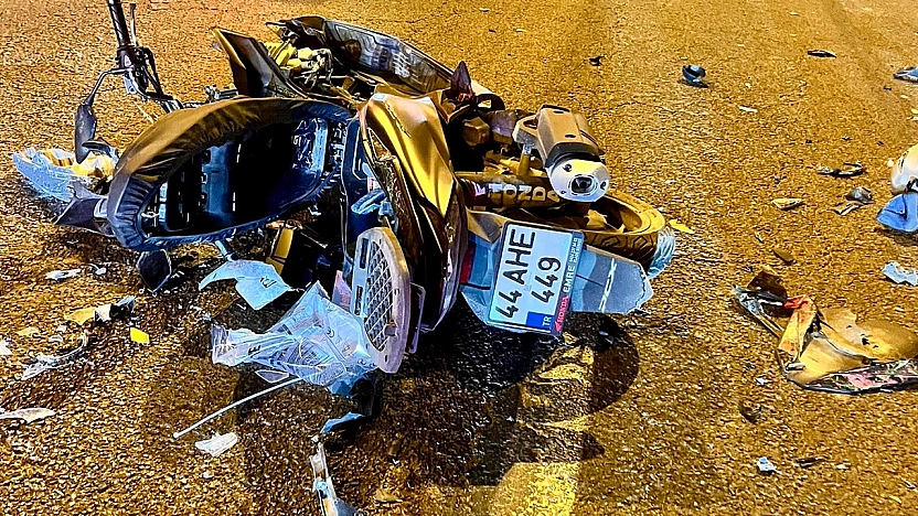 Malatya-Elazığ yolunda motosiklet traktör römorkuna çarptı: 1 yaralı