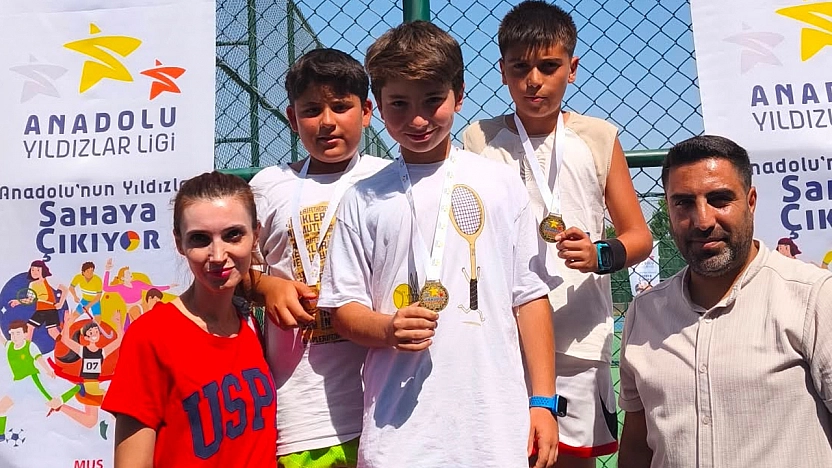 Muş'ta Elazığ rüzgarı: Tenis takımı yarı finalde