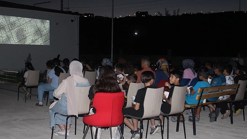 Palu'da çocuklara sinema keyfi