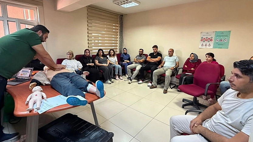 Palu'da hastane personeline hayat kurtaran CPR eğitimi