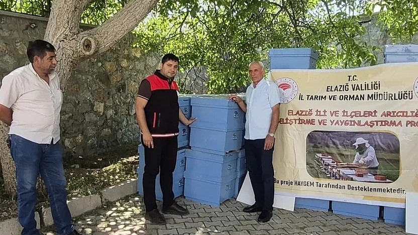 Sivrice'de 20 arıcıya 200 kovan dağıtıldı