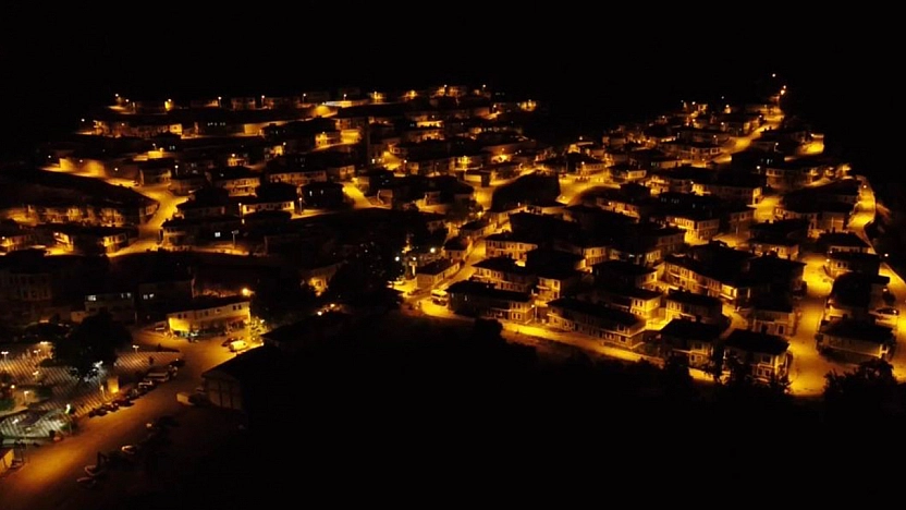 Sivrice depremi sonrası yeniden inşa edilen Doğanyol'un gece görüntüsü hayran bıraktı