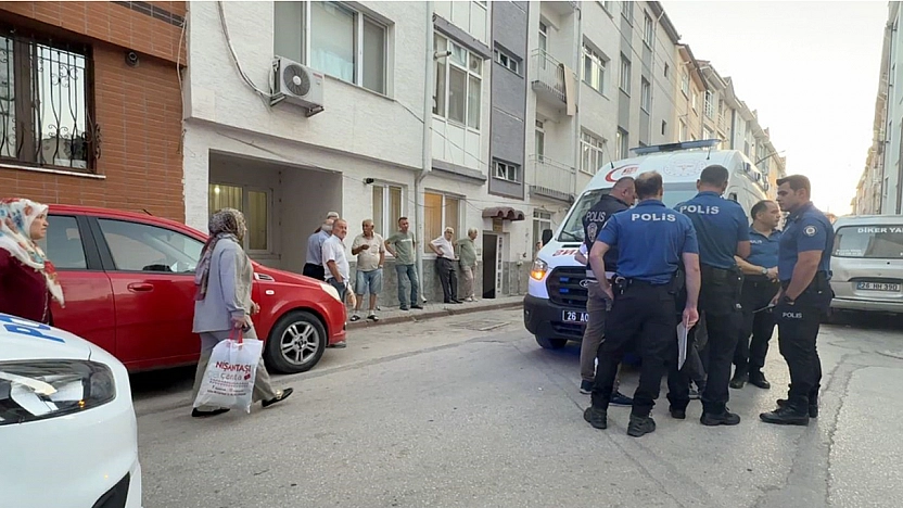 Sokakta Düşen Yaşlı Adam Evinin Kapısında Hayatını Kaybetti
