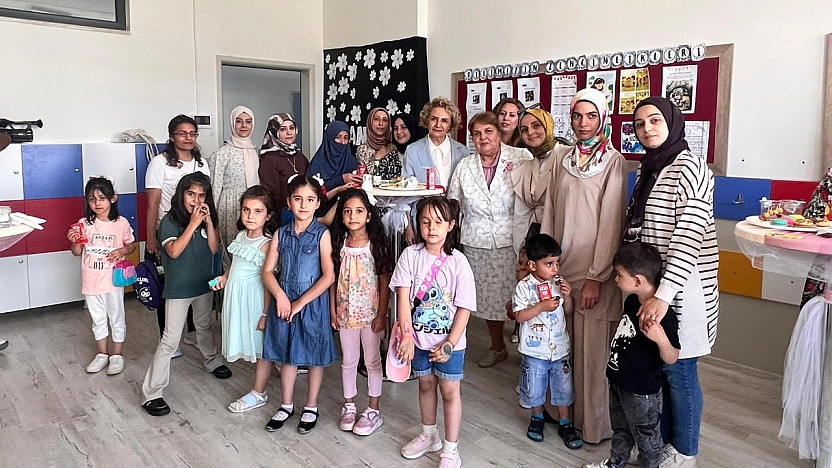 Türk Kadınlar Konsey Derneği Genel Başkanı Prof. Dr. Sema Temizer Ozan Sürsürü Anaokulunda