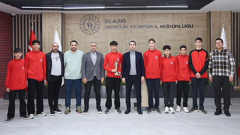 Türkiye'nin en genç hokey takımından büyük başarı