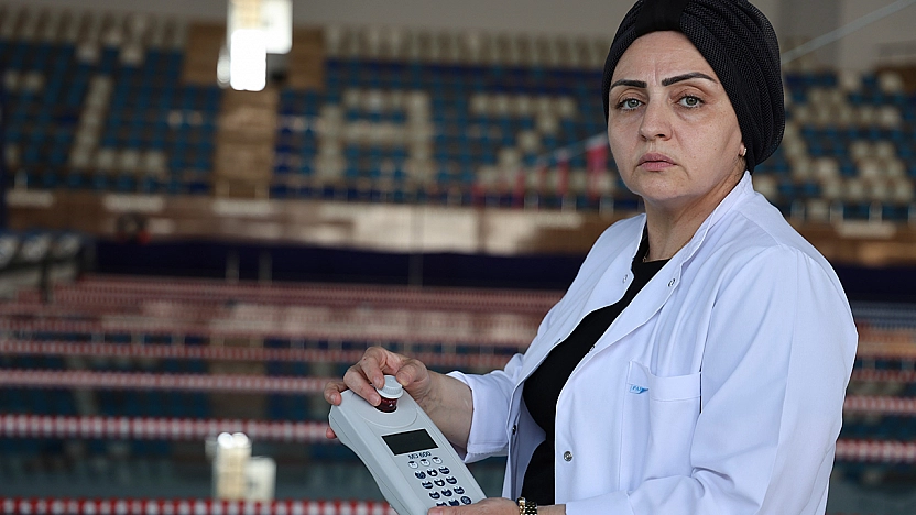 Türkiye'nin tek kimyageri Elazığ'daki havuzlarda görev yapıyor