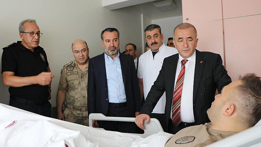 Vali Hatipoğlu, çatışmada yaralanan polisi ziyaret etti