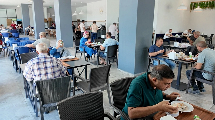 Vatandaşlar, Şehir Lokantası'nın kaliteli hizmeti ve uygun fiyatlarından memnun