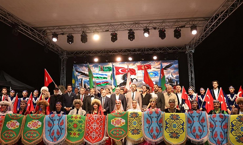 29. Uluslararası Hazar Şiir Akşamları: Gösteriler ayakta alkışlandı