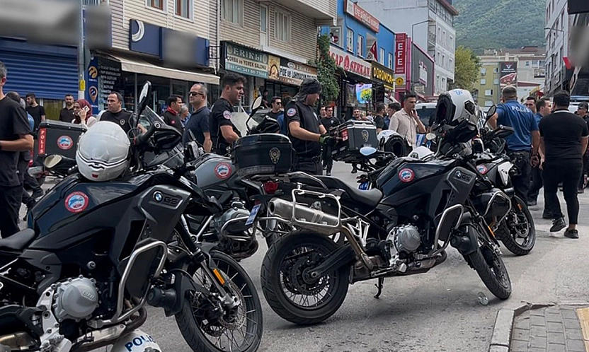 Akraba kavgasında 1 kişi bıçaklandı, 6 kişi yaralandı