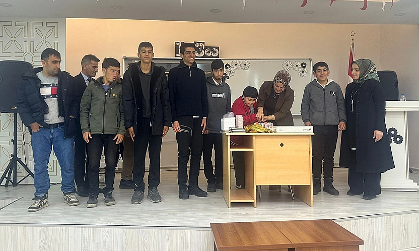 Arıcak'ta lise öğrencilerinden özel gereksinimli çocuklara anlamlı etkinlik