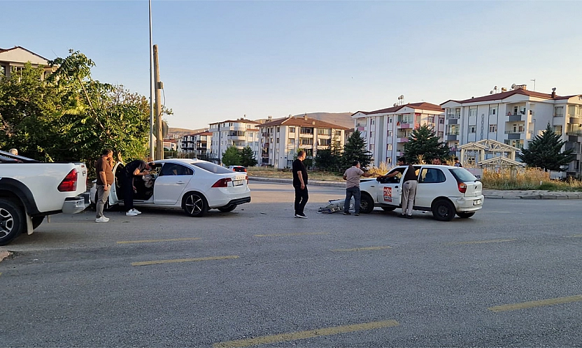 Ataşehir'de korkutan kaza: 1 yaralı, elektrikler kesildi