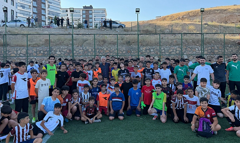 Başkan Toprak'tan Elazığspor altyapı seçmelerine ziyaret