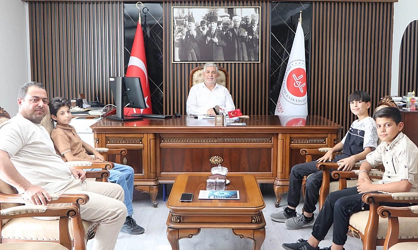 Başkan ve Müftü'den dürüst öğrencilere övgü