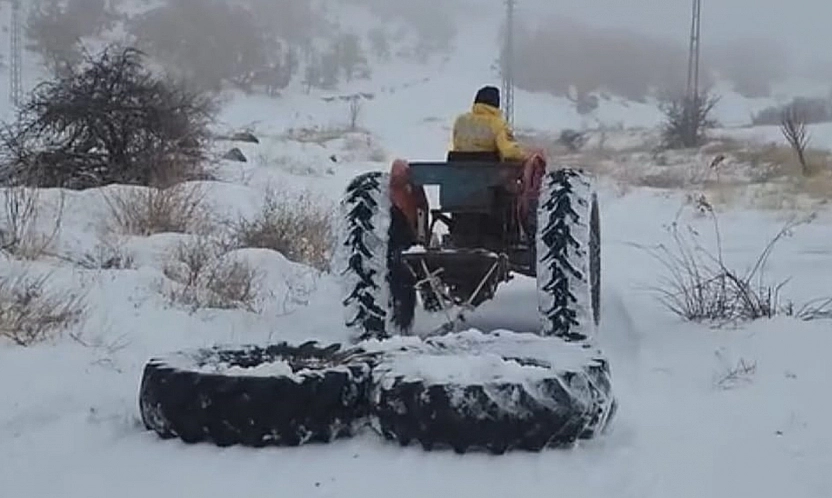 Baskil'de karla mücadele: Traktör lastikleri yolları açtı