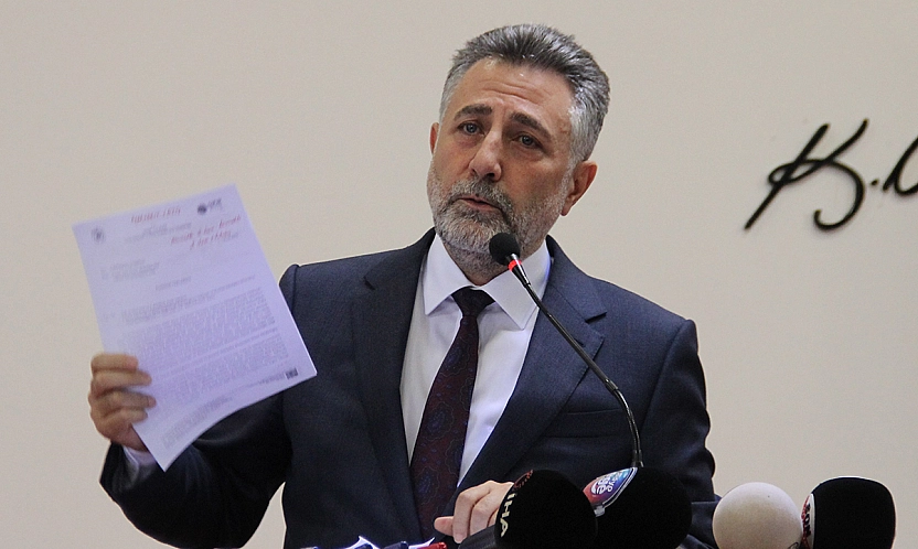 Bayraklı Belediyesi operasyonunda eski Başkan Sandal dahil 43 şüpheli adliyede