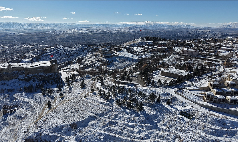 Beyaz gelinliğini giyen Harput havadan görüntülendi