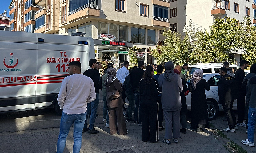 Bingöl'de dersaneden çıkan 2 öğrenciye otomobil çarptı