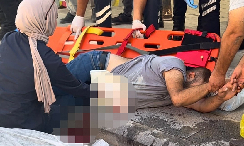 Bunalıma giren adam kendini bıçakladı