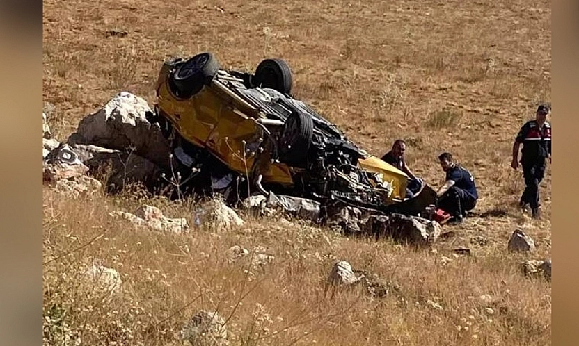 Elazığ'a taziye için gelen aile dönüş yolunda kaza yaptı: 1 ölü, 2 ağır yaralı