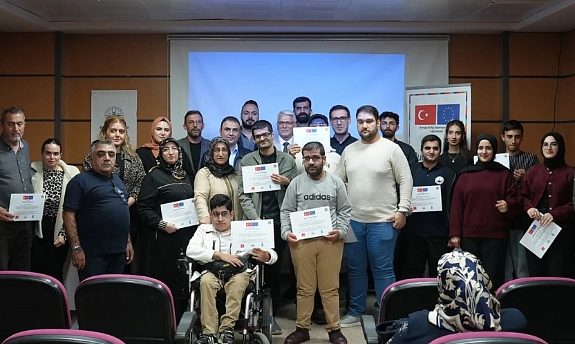 Elazığ Belediyesi DİGEM'de Kursiyerler Sertifikalarını aldı