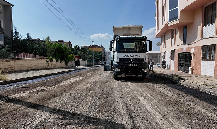 Elazığ Belediyesi, İcadiye Mahallesi'ndeki 20 sokak 1 caddenin yollarını yeniledi