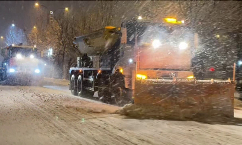 Elazığ Belediyesi, karla mücadele çalışmalarını sürdürüyor