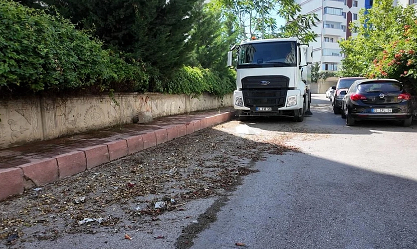 Elazığ Belediyesi, kent genelindeki temizlik çalışmalarını sürdürüyor