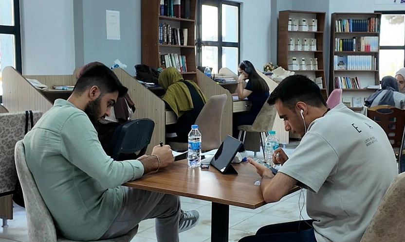 Elazığ Belediyesi kütüphanelerinde gençler, geleceğe hazırlanıyor