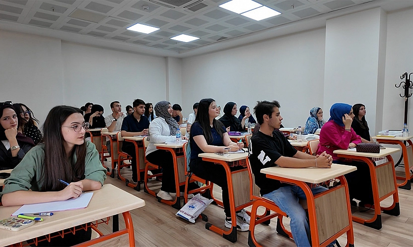 Elazığ Belediyesi'nden gençlere eğitim desteği