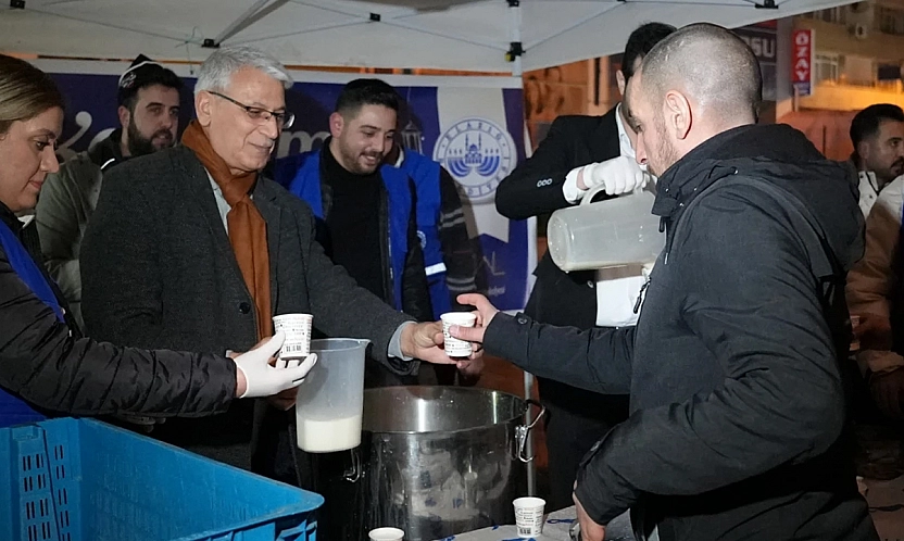 Elazığ Belediyesi'nden kandil simidi ve süt ikramı
