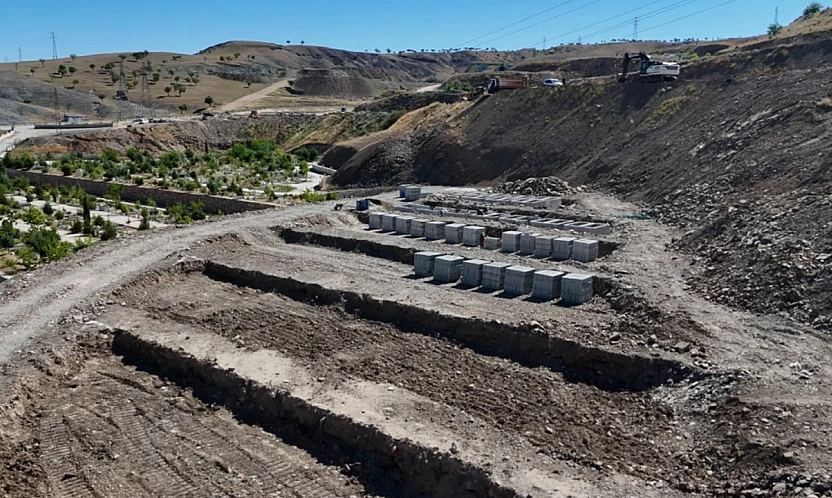 Elazığ Belediyesi'nden mezarlıklarda kapsamlı çalışma