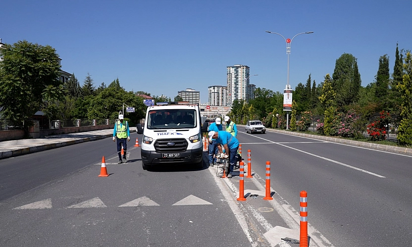 Elazığ Belediyesi, trafik işaretleme çalışmaları gerçekleştiriyor