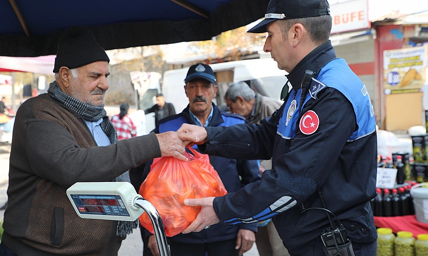 Elazığ Belediyesi zabıta ekipleri, sahada yoğun mesai harcıyor