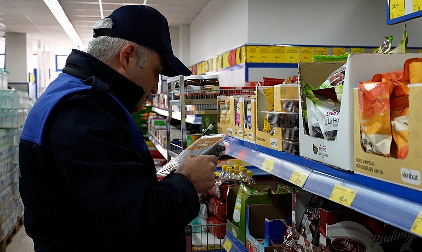 Elazığ Belediyesi Zabıta ekiplerinden zincir marketlere denetim