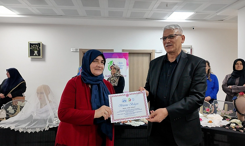 Elazığ'da 20 kadın sertifika aldı: El emeği eserler sergilendi
