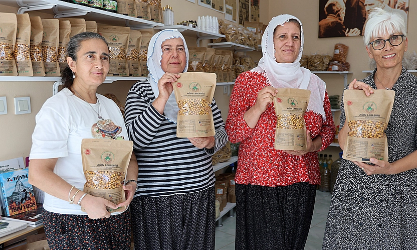 Elazığ'da 22 kadının el emeği dünyaya açıldı