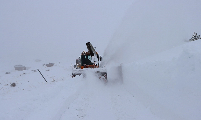 Elazığ'da 273 köy yolunda karla mücadele sürüyor