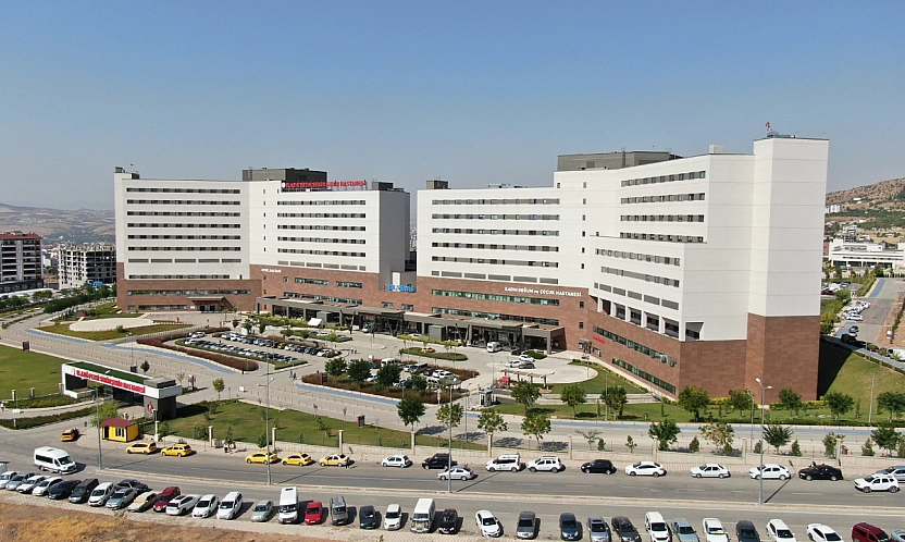 Elazığ'da 3. kattan düşen 4 yaşındaki çocuk ağır yaralandI