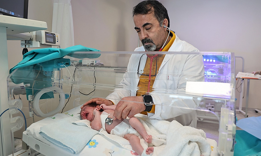 Elazığ'da 4 günlük bebeğe hayat veren ameliyat