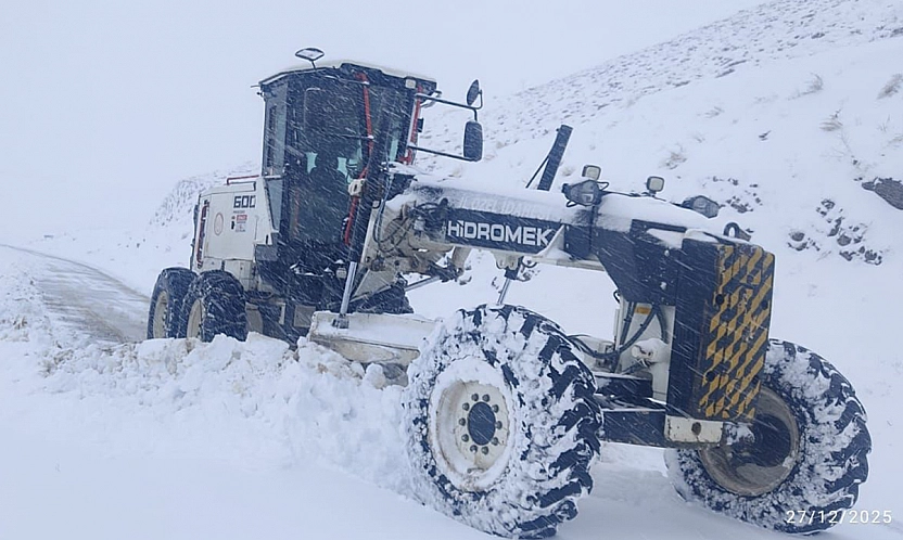Elazığ'da 423 köy yolu ulaşıma kapandı, ekiplerin çalışması sürüyor