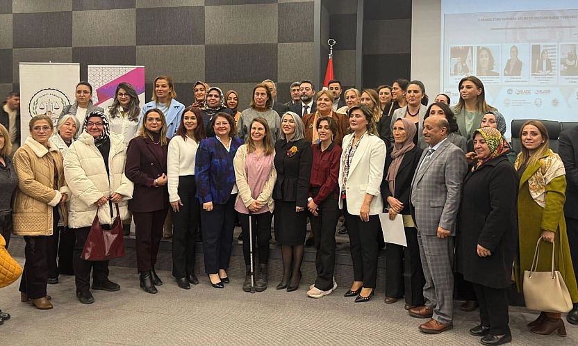 Elazığ'da 5 Aralık Kadın Hakları Günü paneli düzenlendi