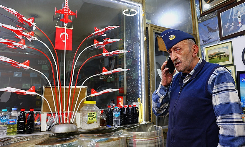 Elazığ'da 75 yaşındaki Atilla Demirbaş'ın pilotluk hayali gökyüzünde kaldı, maketlerle yaşadı