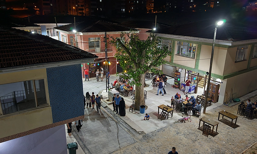 Elazığ'da 80'lerin ruhu sokakta canlandı: Vatandaşlar akın etti