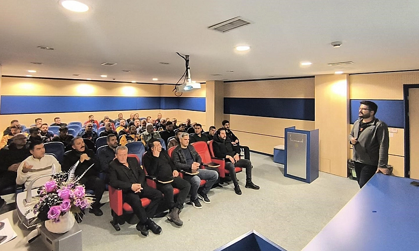 Elazığ'da ambulans sürücülerine güvenli sürüş eğitimi verildi