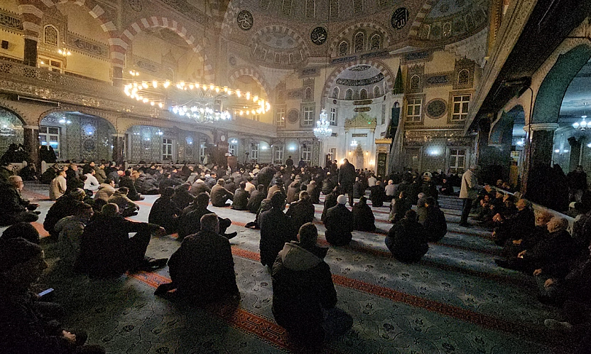 Elazığ'da Berat Kandili'nde camiler dolup taştı